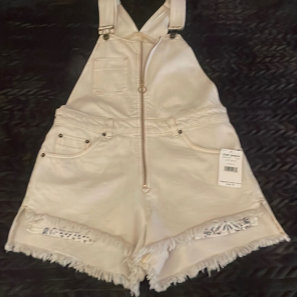 Free People NWT size 4 overall shorts w/fringe.